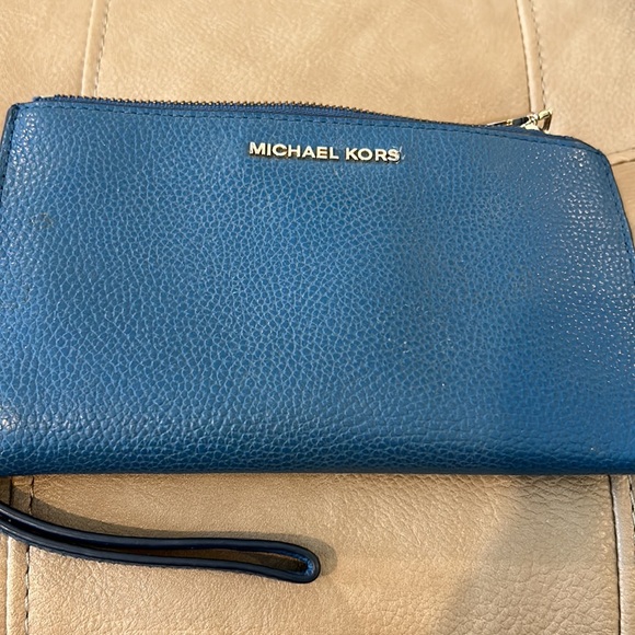 Michael Kohr, Heather, blue wristlet, double zipper compartment at the top - Picture 2 of 9